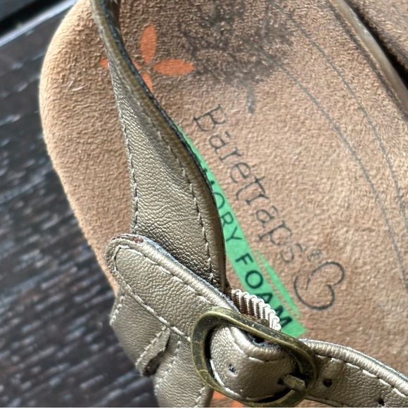 Baretraps 9 memory foam Hammond Bronze Strappy Floral low wedge heel Sandals - Picture 4 of 11